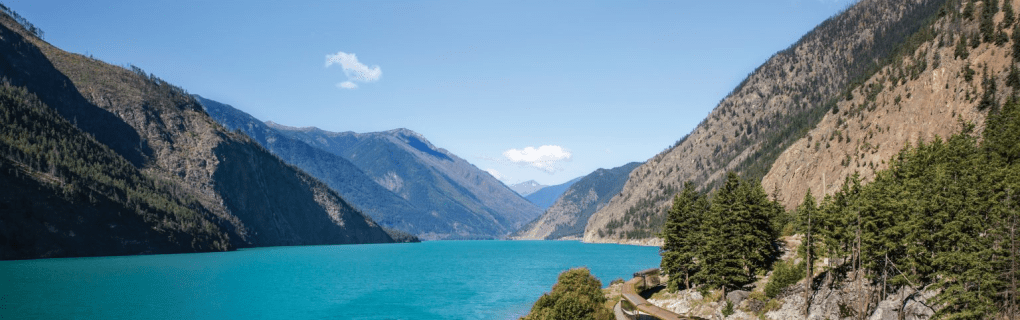 Exploring the Breathtaking Canadian Rockies: A Journey Aboard the Rocky Mountaineer