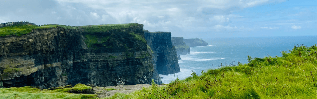 Exploring the Emerald Isle: Why Europe Express`s Dublin and Northern Ireland Itinerary is a Must-Visit Destination