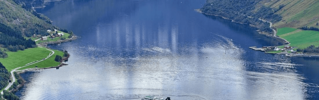 Exploring the Fjords and Beyond: A Comprehensive Guide to Hurtigruten`s Norwegian Coastal Voyages