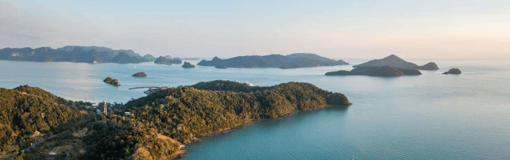 Exploring the World in Luxury: TCS World Travel`s Private Jet Expeditions to Iconic Destinations