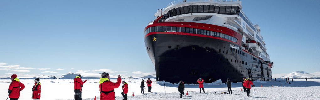 Exploring the World`s Most Beautiful Voyage: Discovering Norway`s Hidden Gems with Hurtigruten Cruises