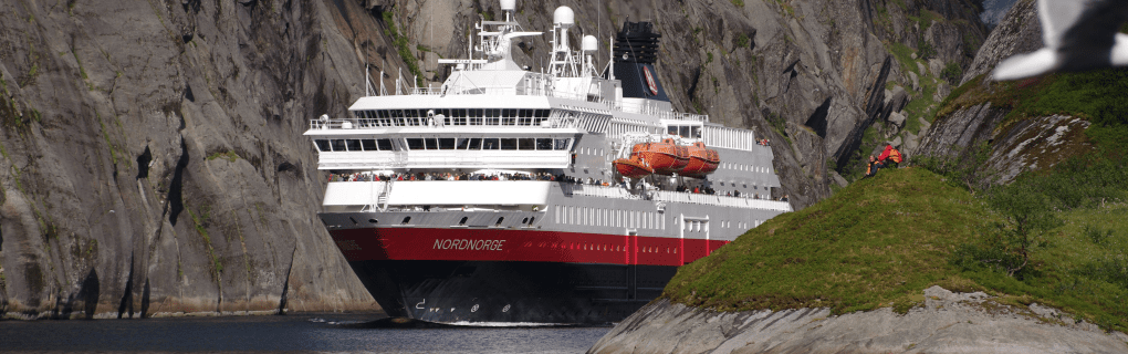 Exploring the World`s Most Beautiful Voyage: Discovering Norway`s Hidden Gems with Hurtigruten Cruises