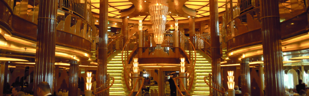 Inside Cunard`s Majesty: A Guide to the Luxury and Elegance of Transatlantic Crossings