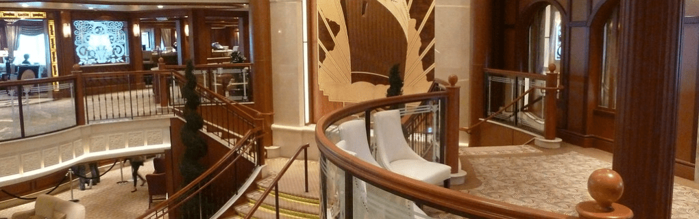 Inside Cunard`s Majesty: A Guide to the Luxury and Elegance of Transatlantic Crossings