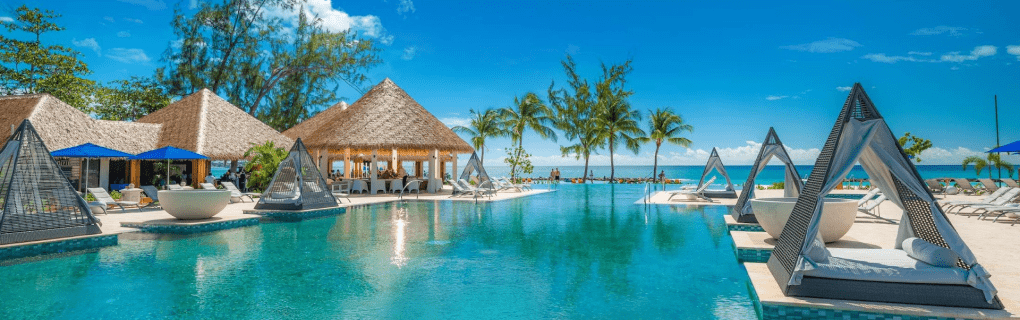 Top 5 Sandals Resorts for a Luxurious Caribbean Getaway: Comparing Amenities & Destinations